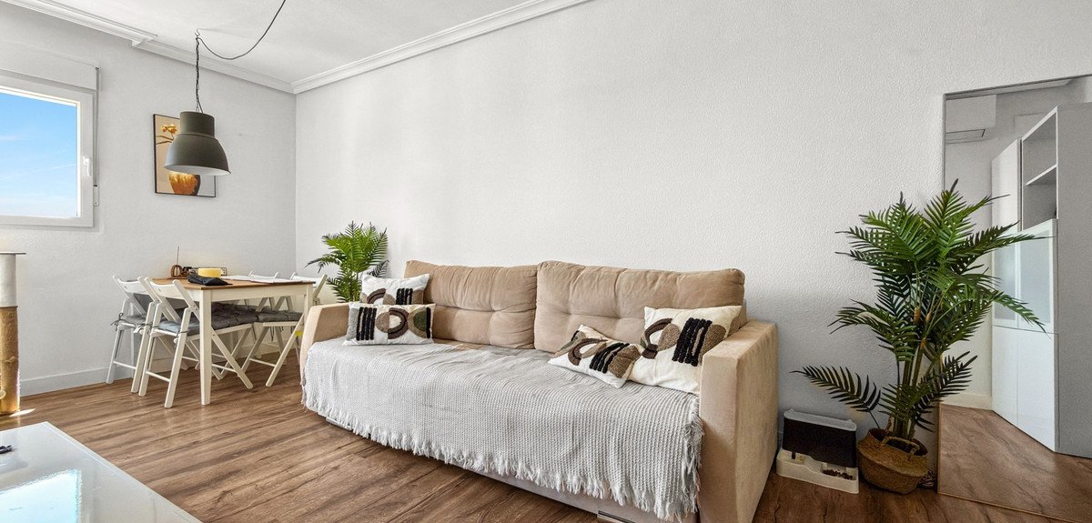 2 Bed Middle Floor Apartment in Torrevieja
