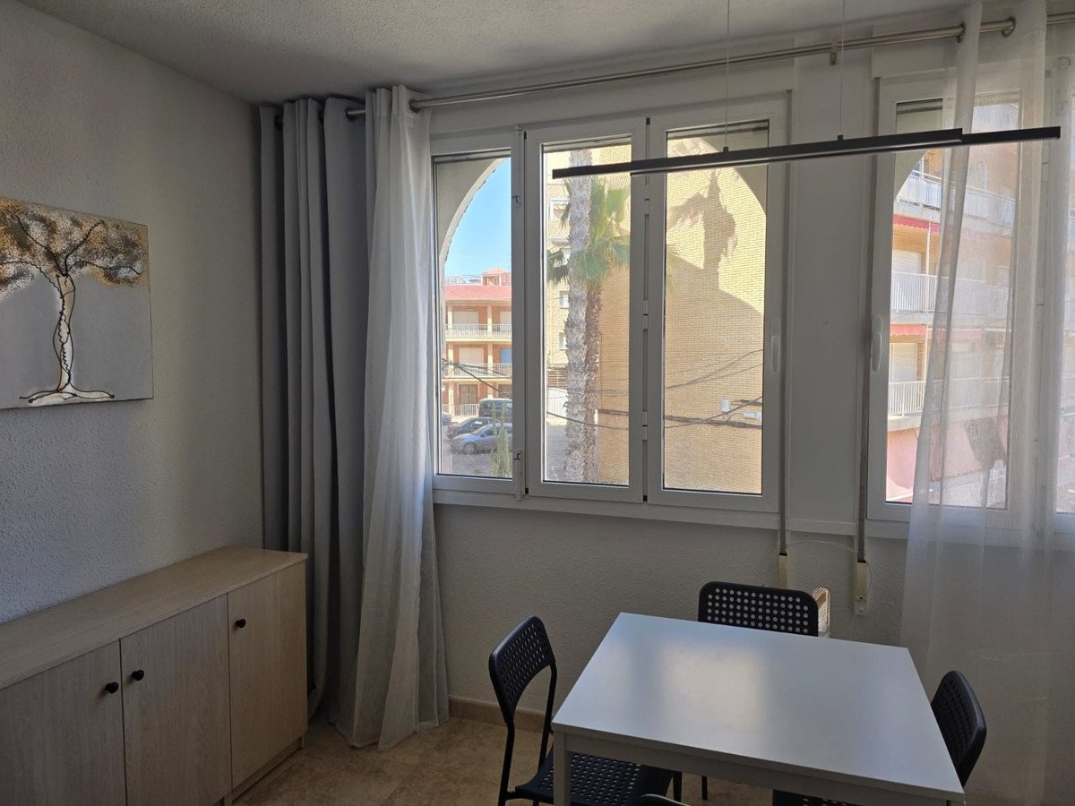 2 Bed Middle Floor Apartment in Torrevieja