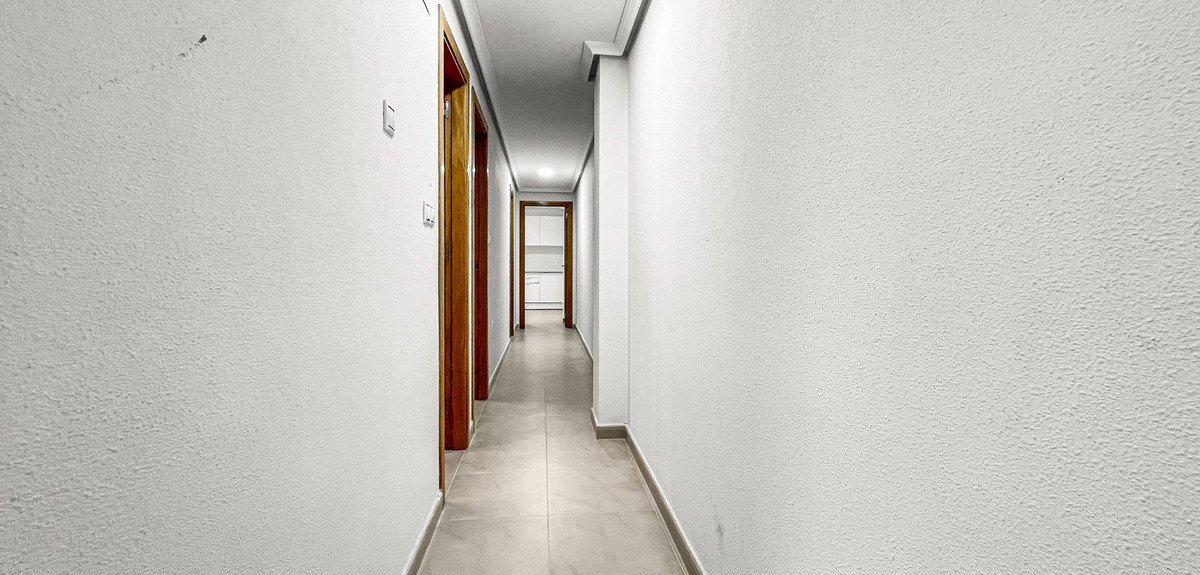 5 Bed Middle Floor Apartment in Torrevieja