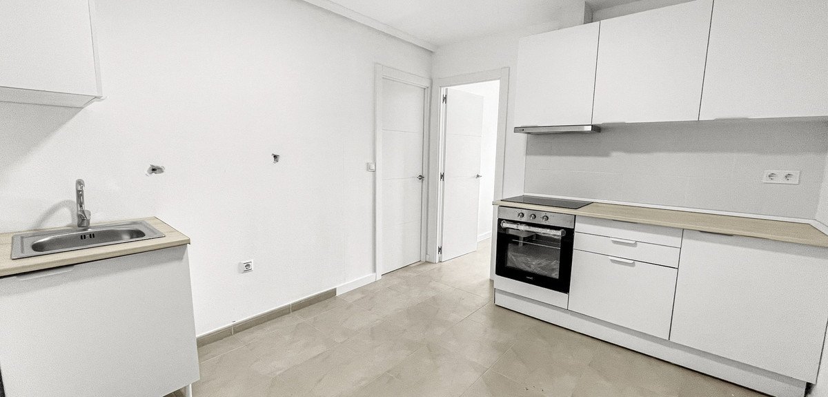 5 Bed Middle Floor Apartment in Torrevieja