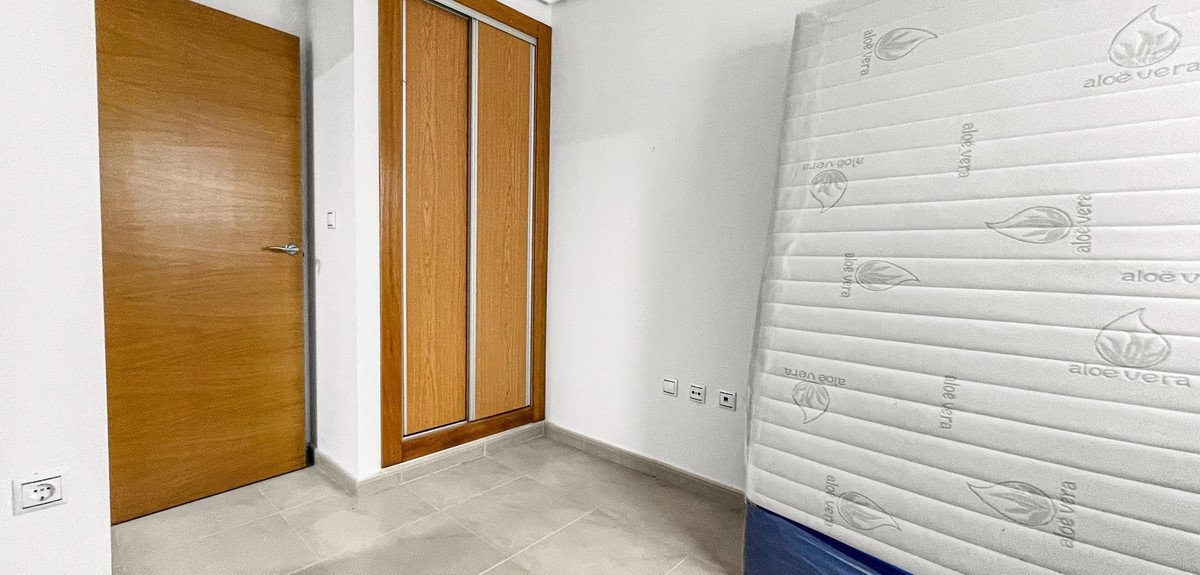5 Bed Middle Floor Apartment in Torrevieja