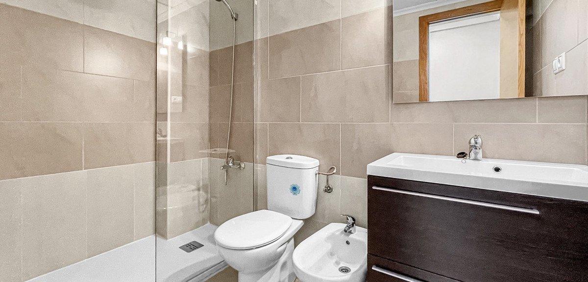 5 Bed Middle Floor Apartment in Torrevieja