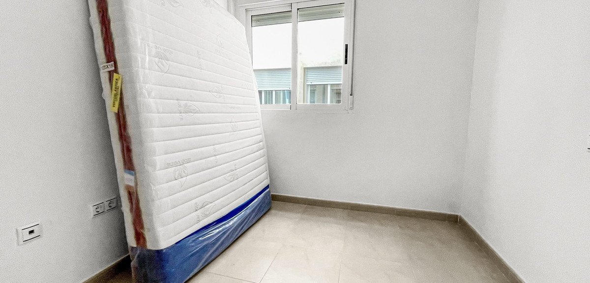 5 Bed Middle Floor Apartment in Torrevieja
