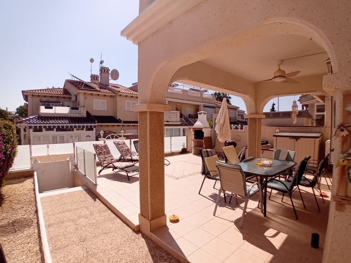 2 Bed Ground Floor Apartment in Alicante