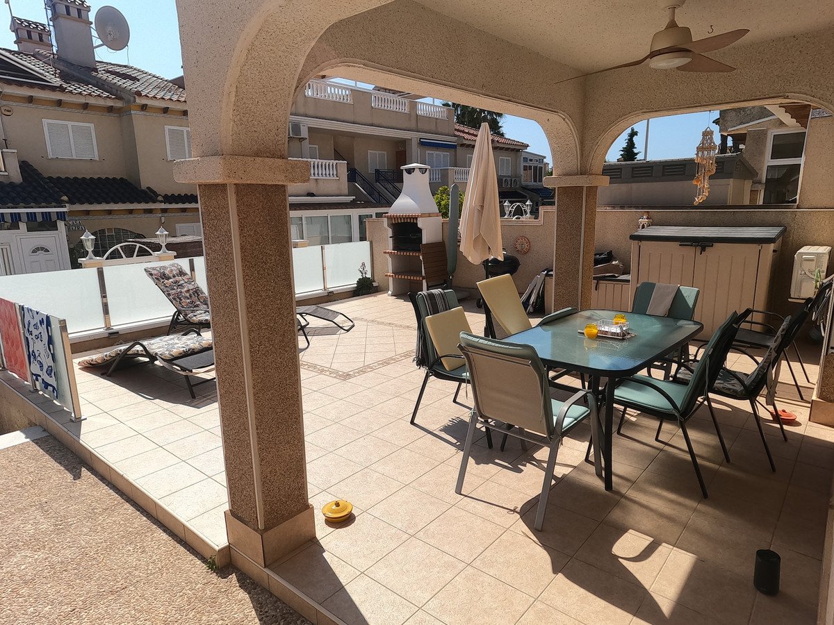 2 Bed Ground Floor Apartment in Alicante