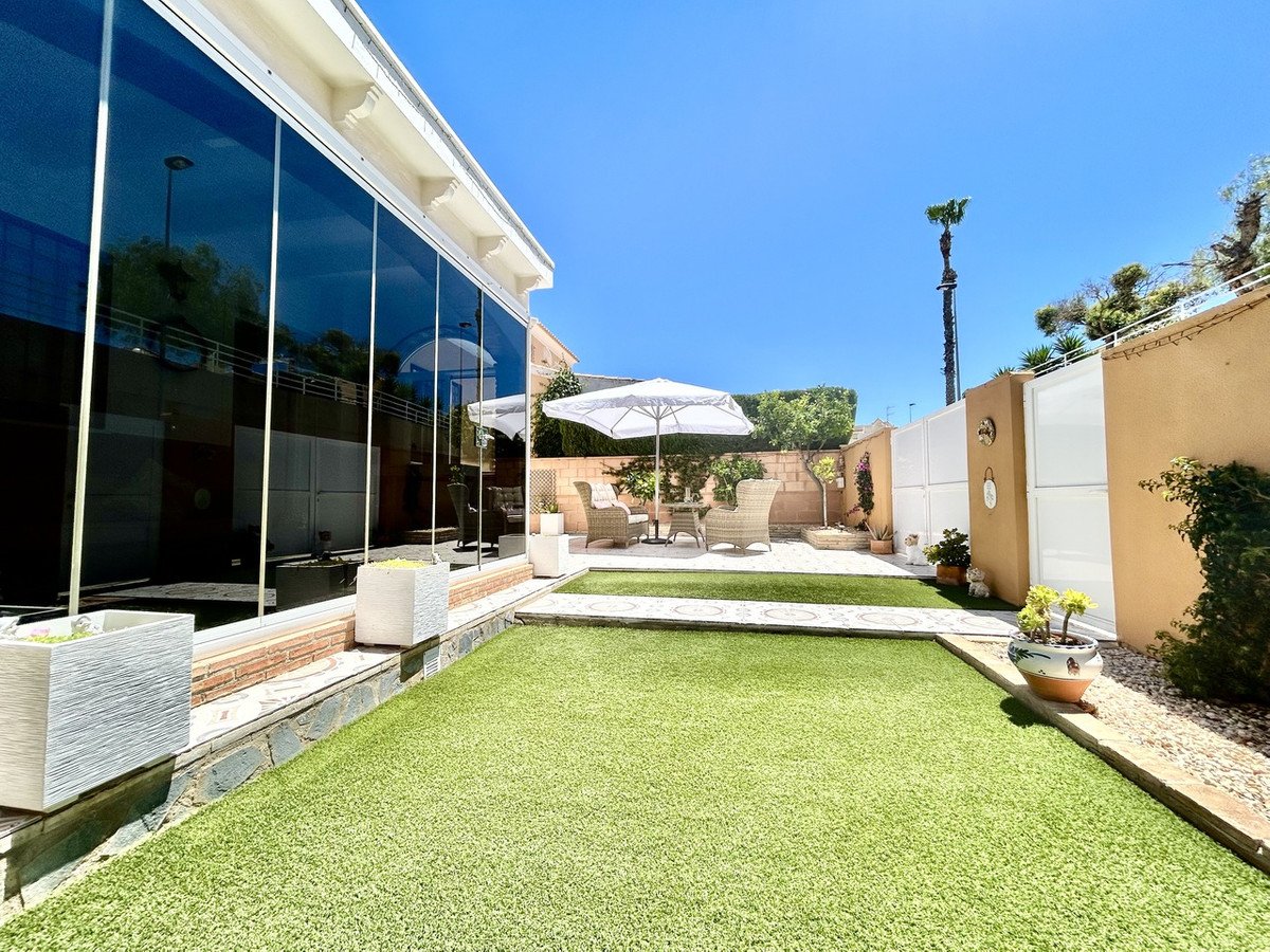 3 Bed Detached Villa in Los Altos
