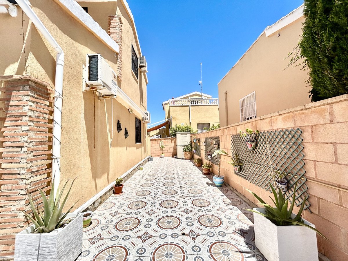 3 Bed Detached Villa in Los Altos