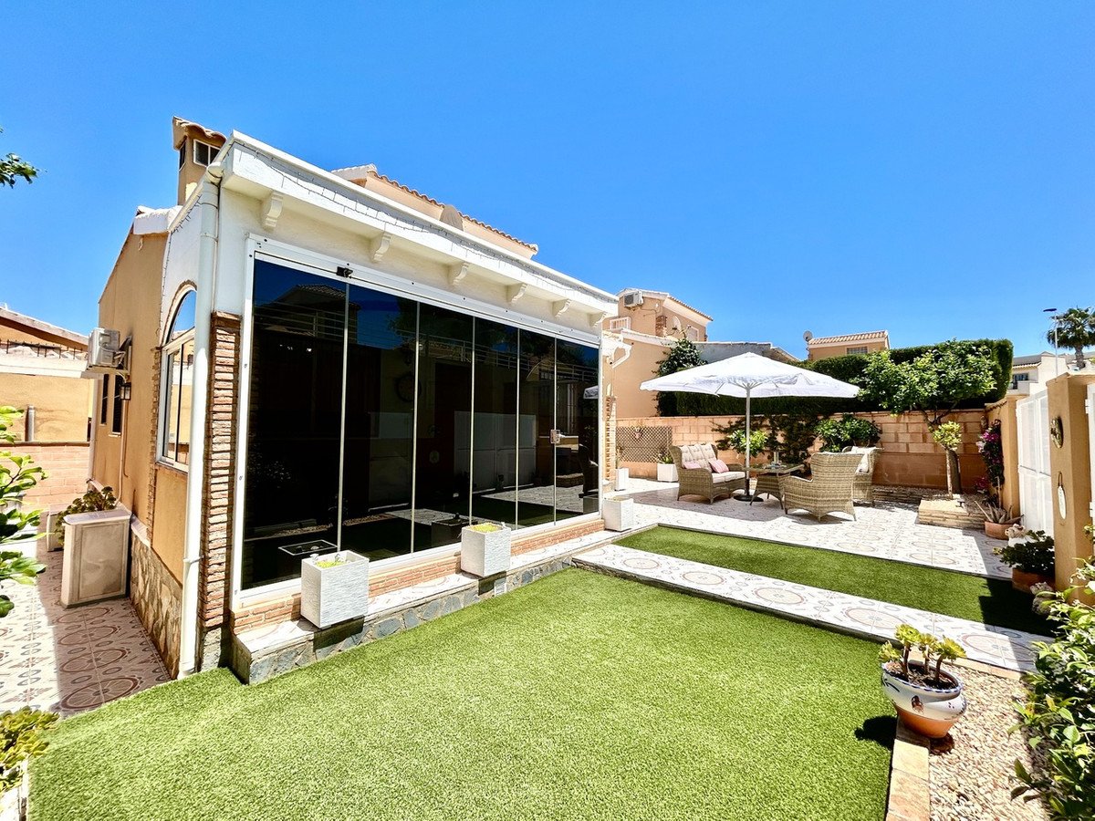 3 Bed Detached Villa in Los Altos