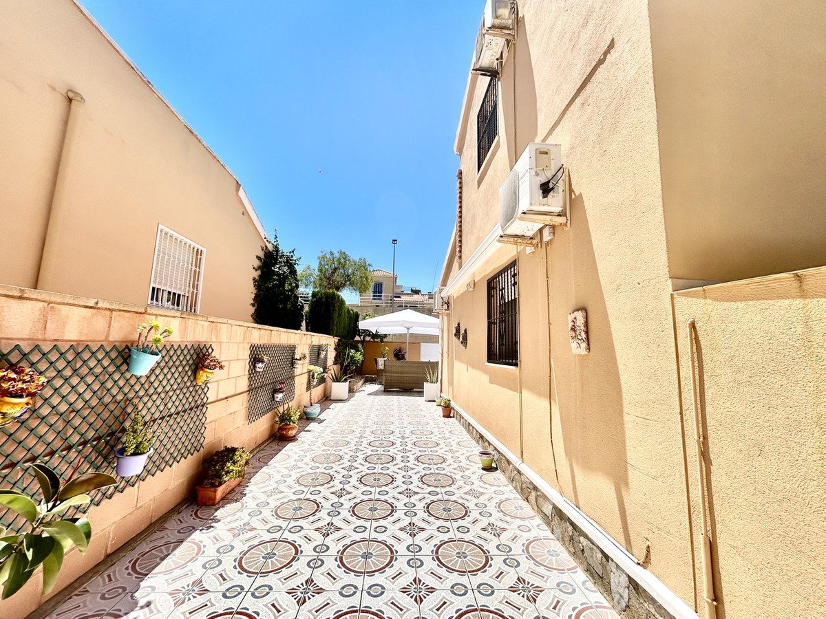 3 Bed Detached Villa in Los Altos
