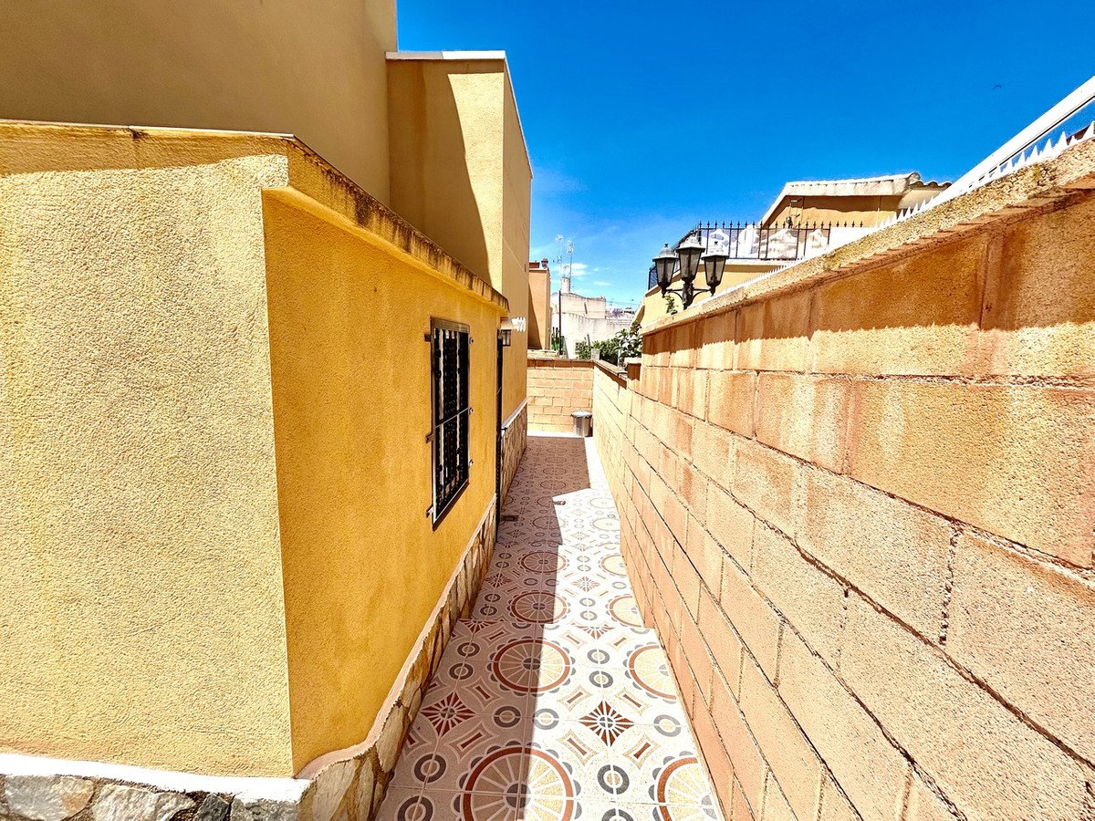 3 Bed Detached Villa in Los Altos
