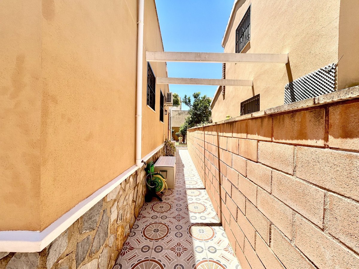 3 Bed Detached Villa in Los Altos