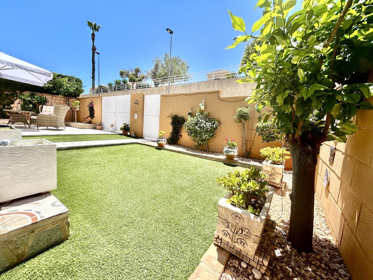3 Bed Detached Villa in Los Altos