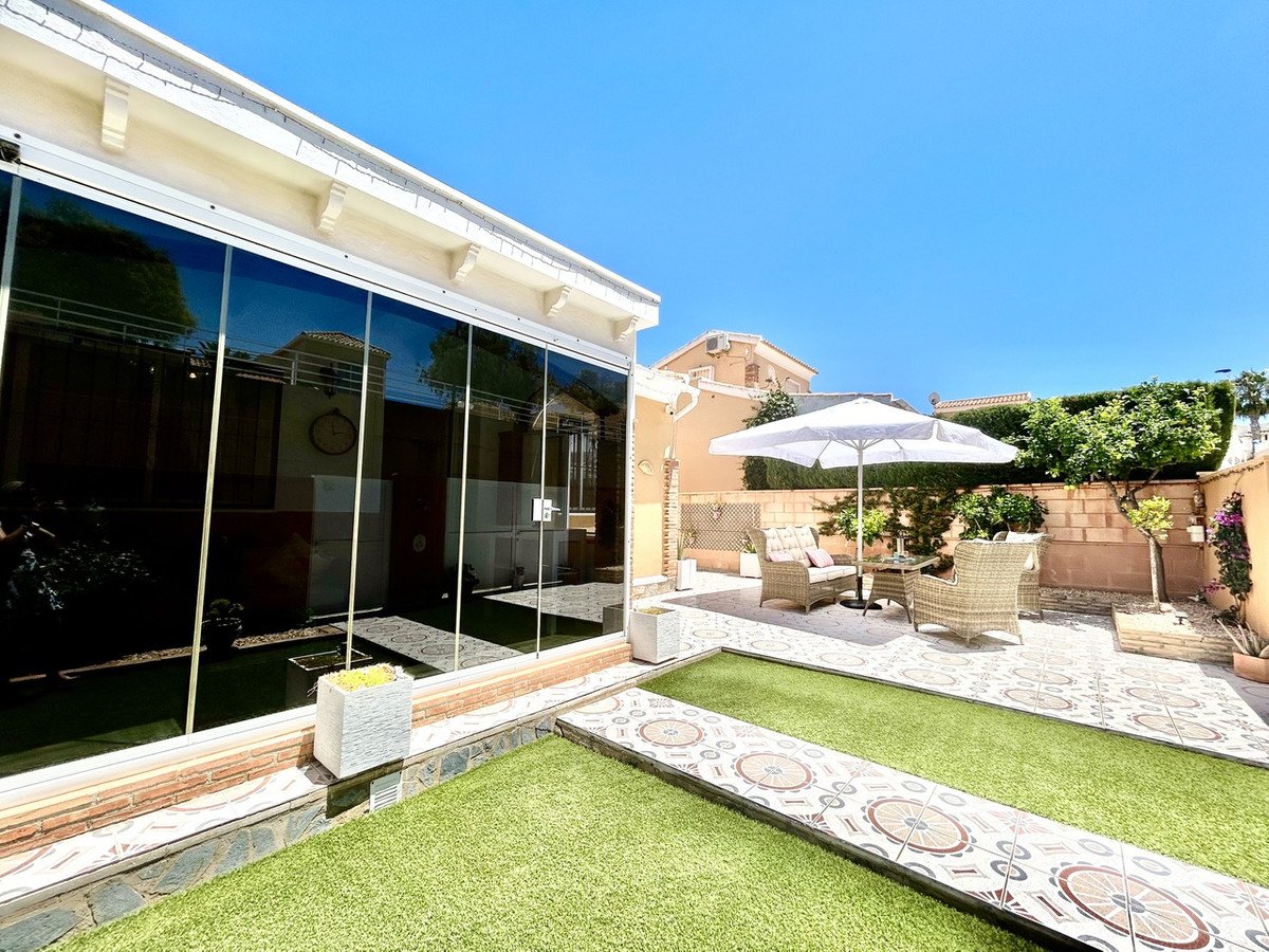 3 Bed Detached Villa in Los Altos