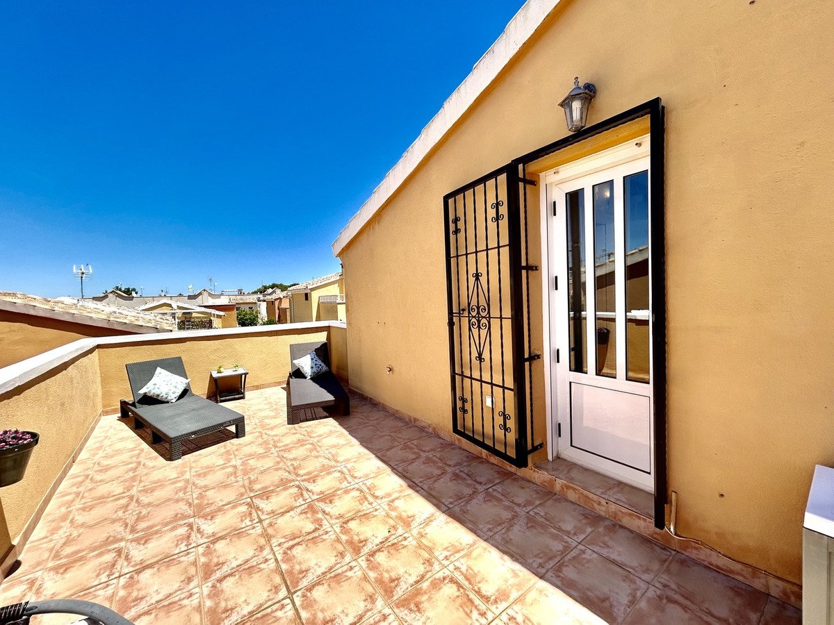 3 Bed Detached Villa in Los Altos