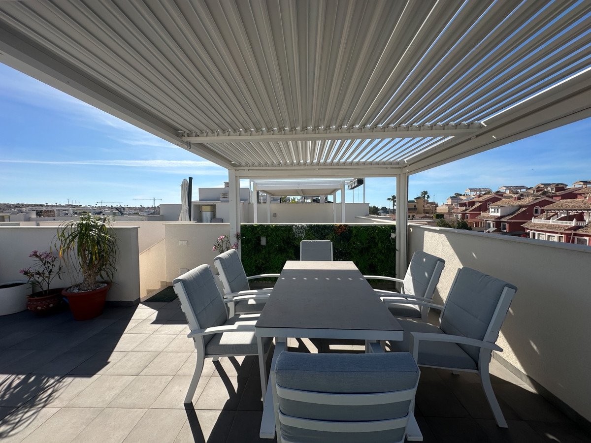 2 Bed Top Floor Apartment in Villamartin