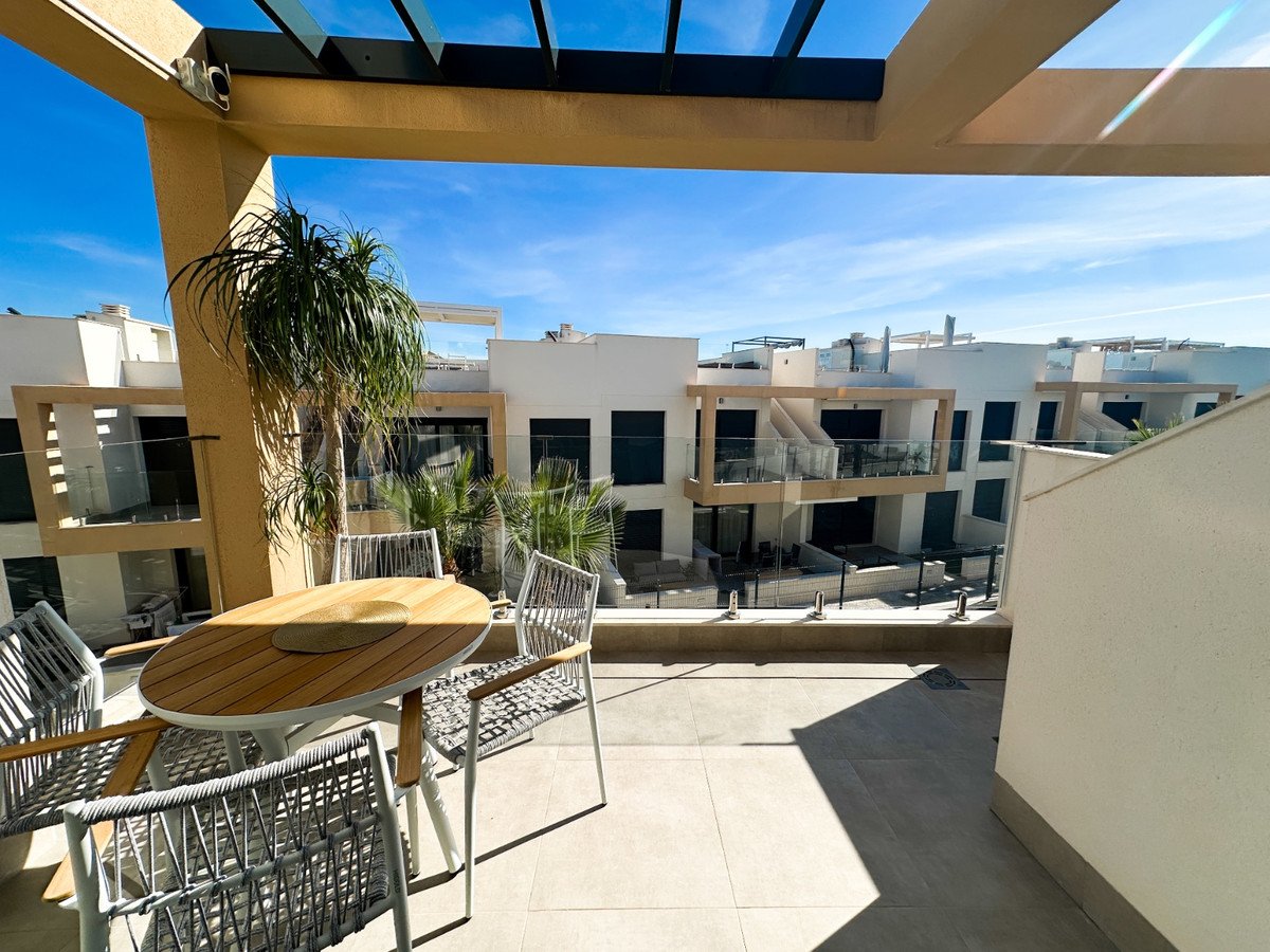 2 Bed Top Floor Apartment in Villamartin