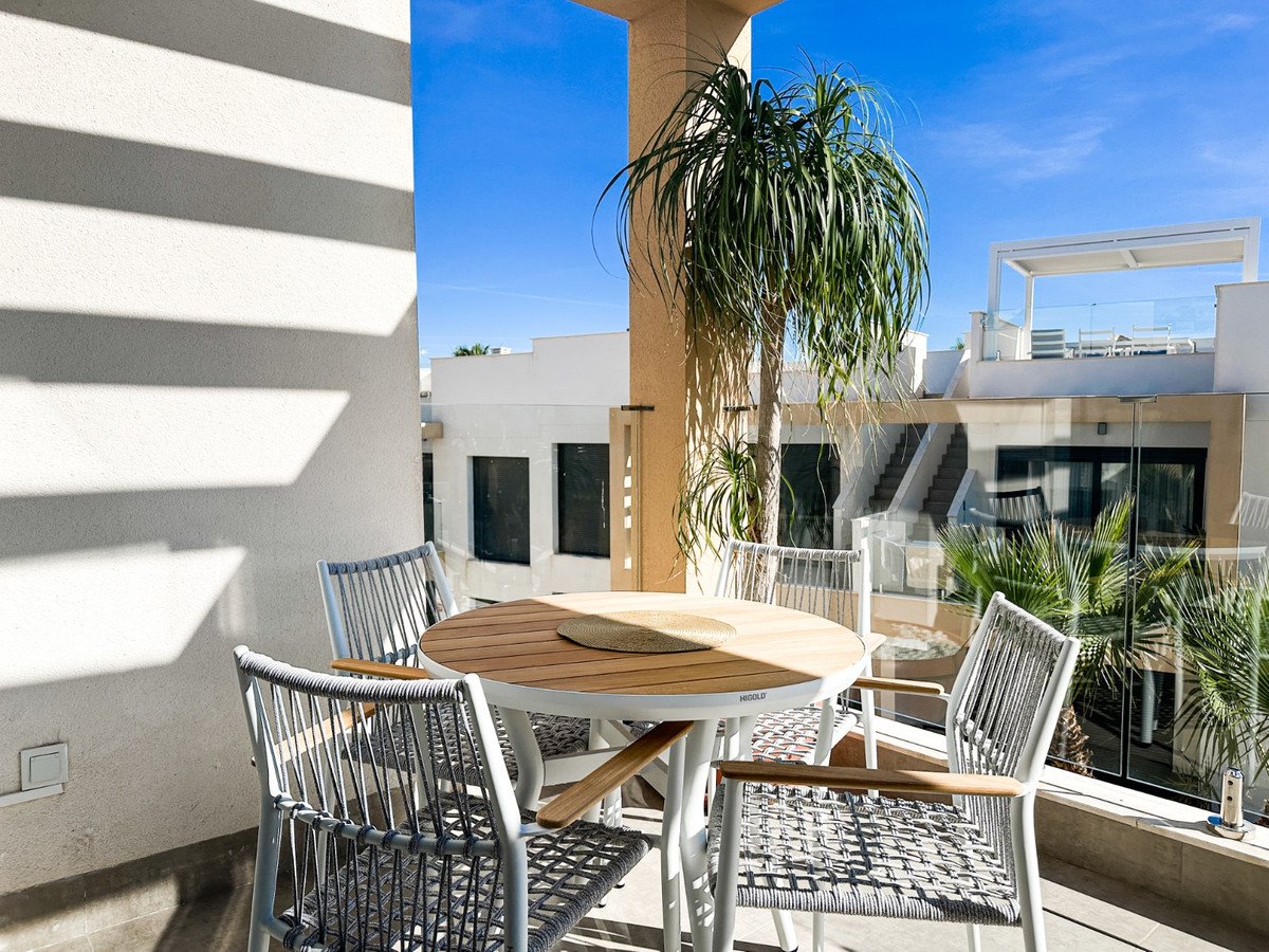 2 Bed Top Floor Apartment in Villamartin