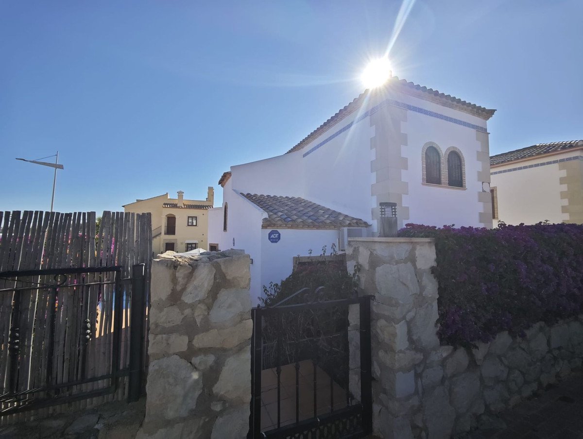 4 Bed Detached Villa in Algorfa
