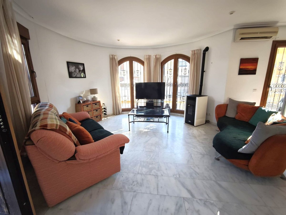 4 Bed Detached Villa in Algorfa