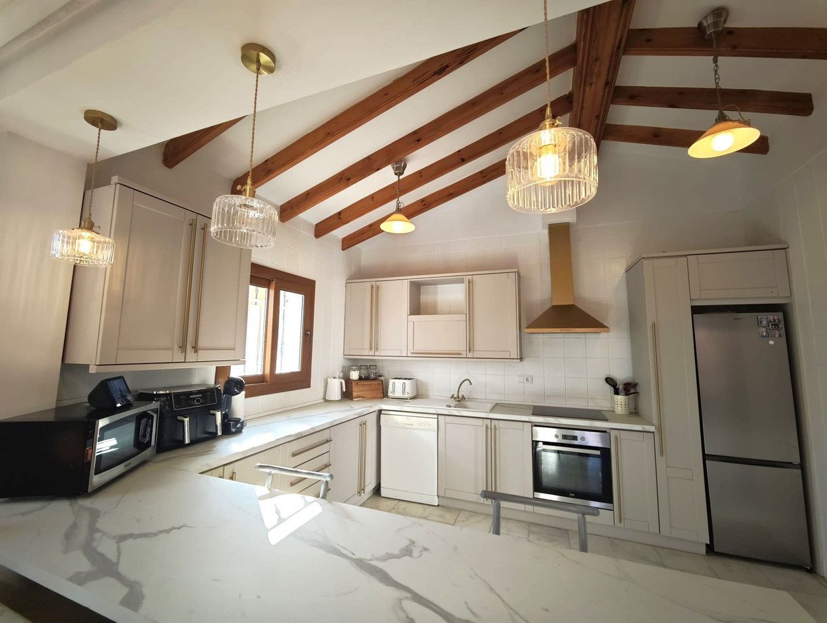 4 Bed Detached Villa in Algorfa
