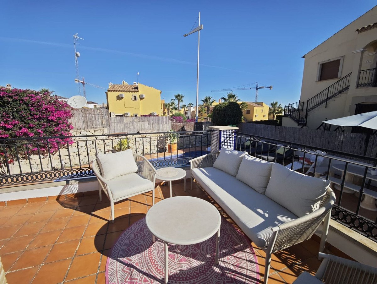 4 Bed Detached Villa in Algorfa