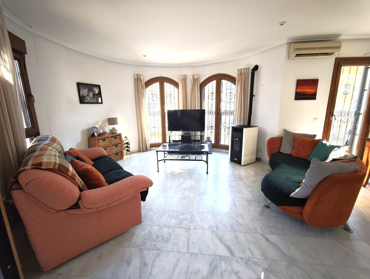 4 Bed Detached Villa in Algorfa