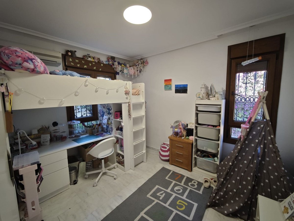 4 Bed Detached Villa in Algorfa