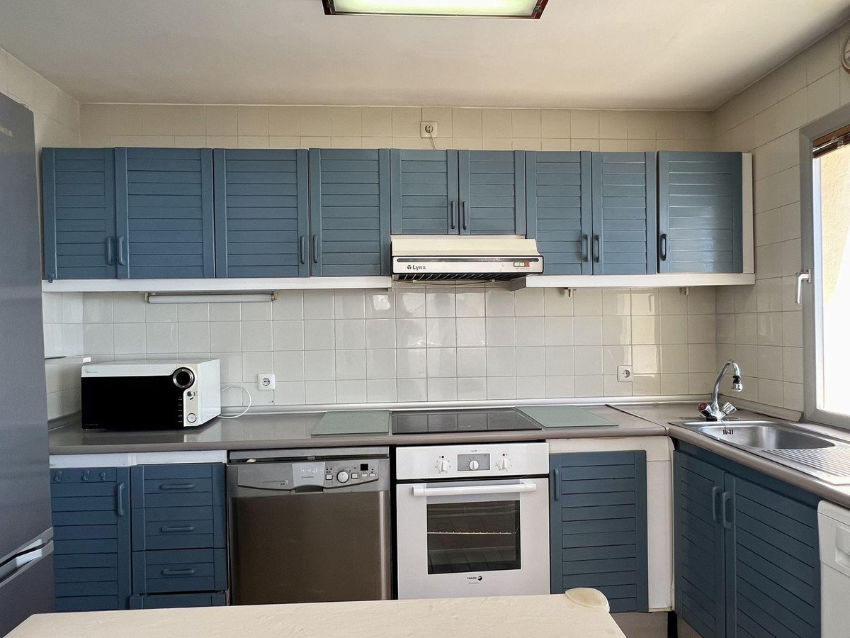 2 Bed Middle Floor Apartment in Estepona