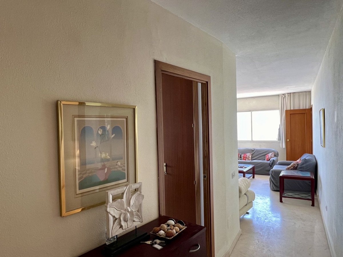 2 Bed Middle Floor Apartment in Estepona