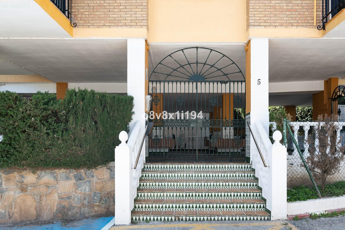 2 Bed Middle Floor Apartment in Torremolinos