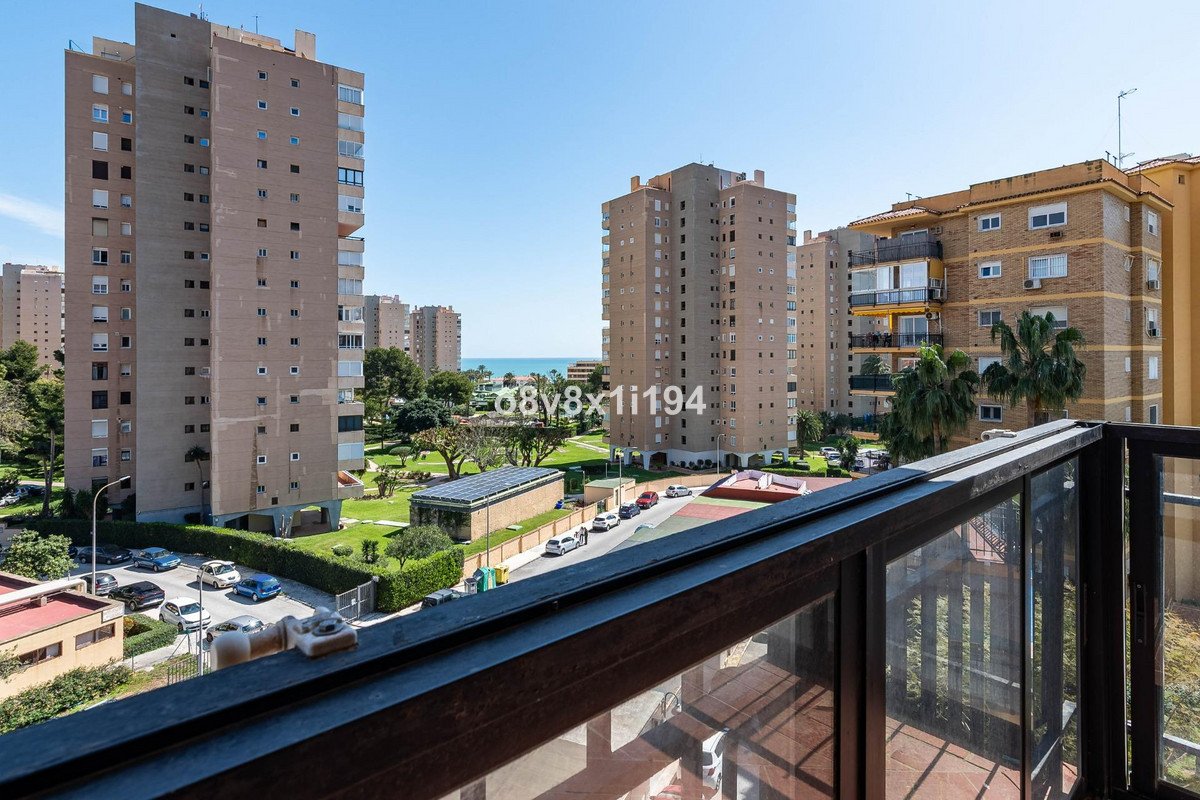 2 Bed Middle Floor Apartment in Torremolinos