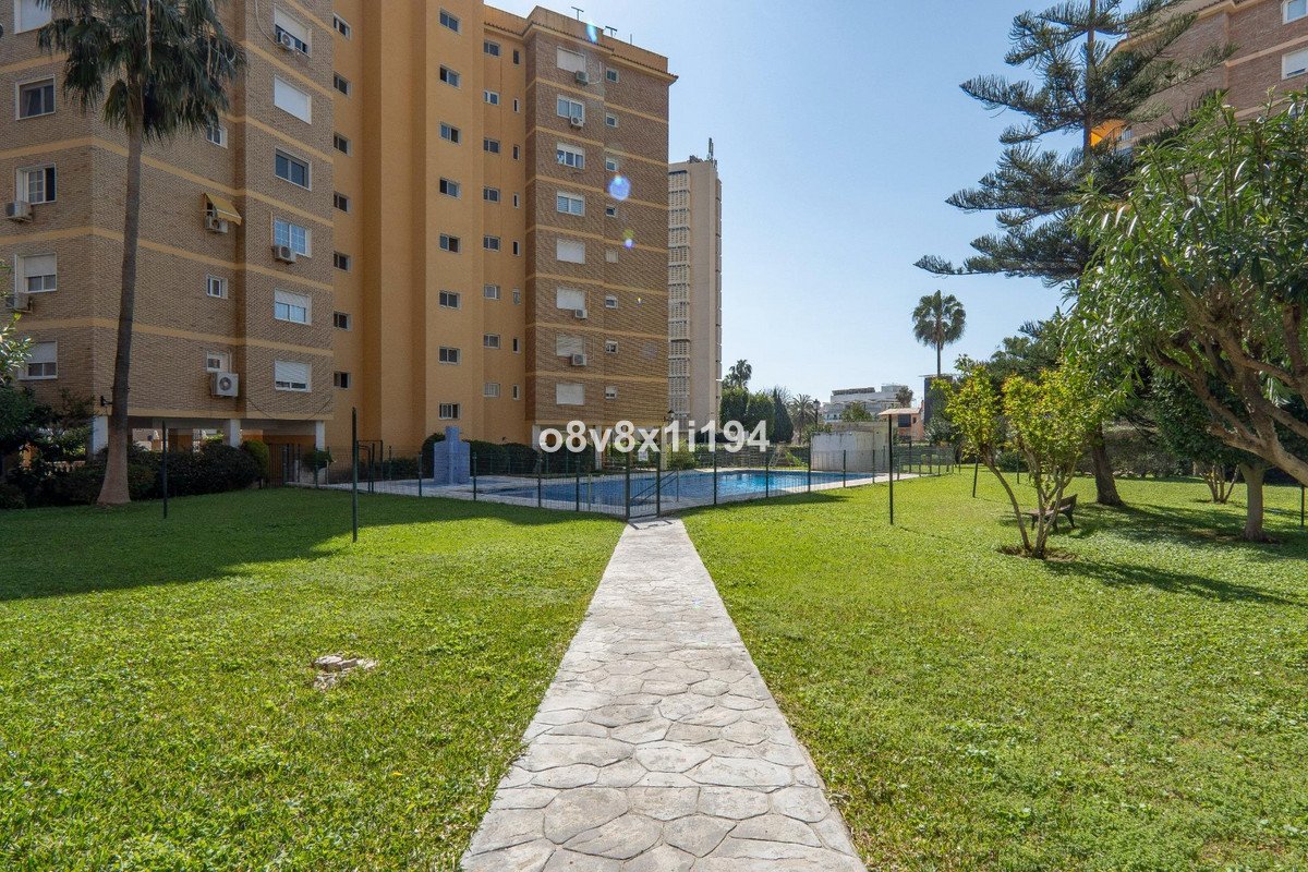 2 Bed Middle Floor Apartment in Torremolinos