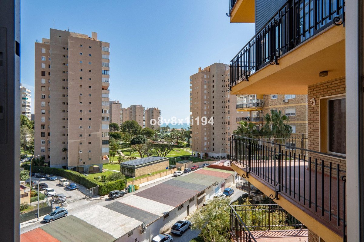 2 Bed Middle Floor Apartment in Torremolinos