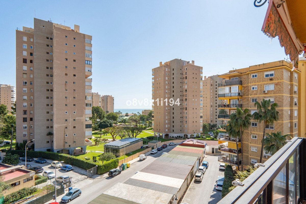 2 Bed Middle Floor Apartment in Torremolinos
