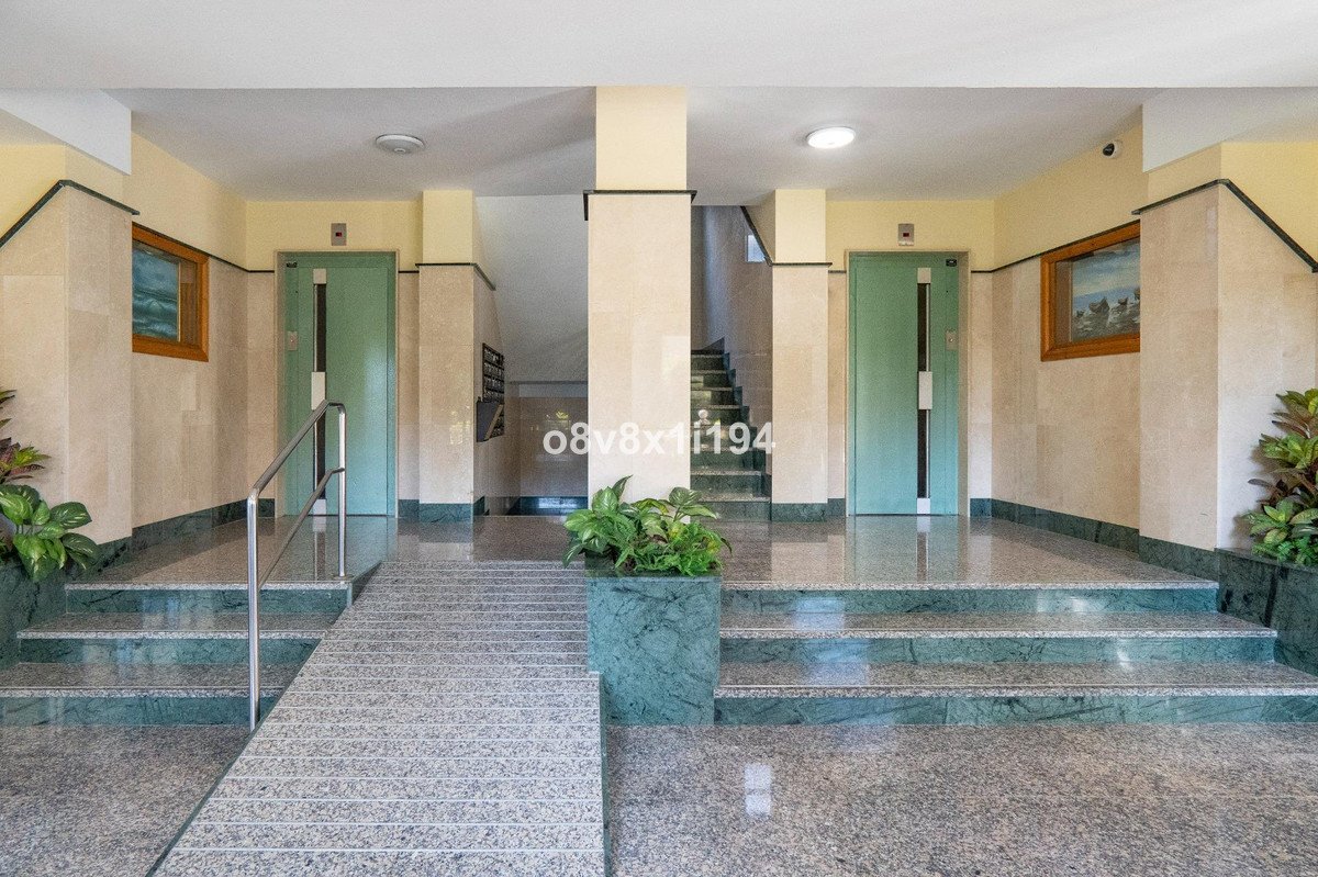 2 Bed Middle Floor Apartment in Torremolinos