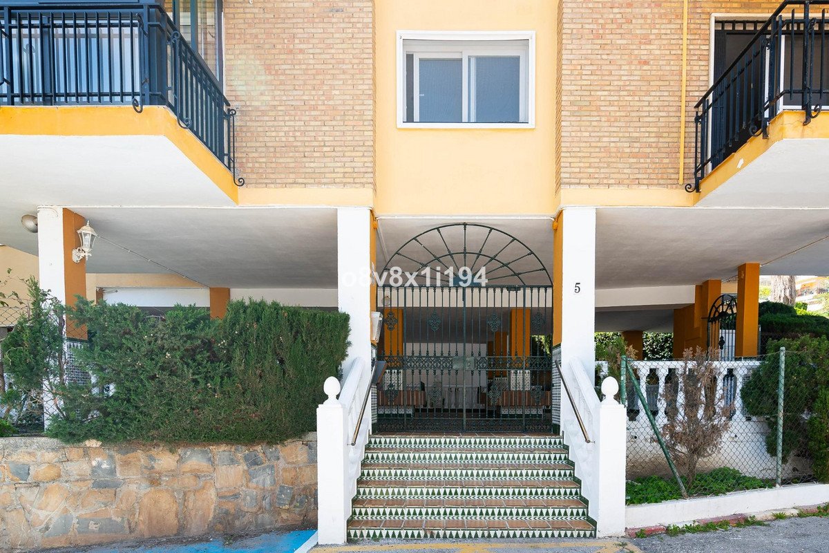 2 Bed Middle Floor Apartment in Torremolinos