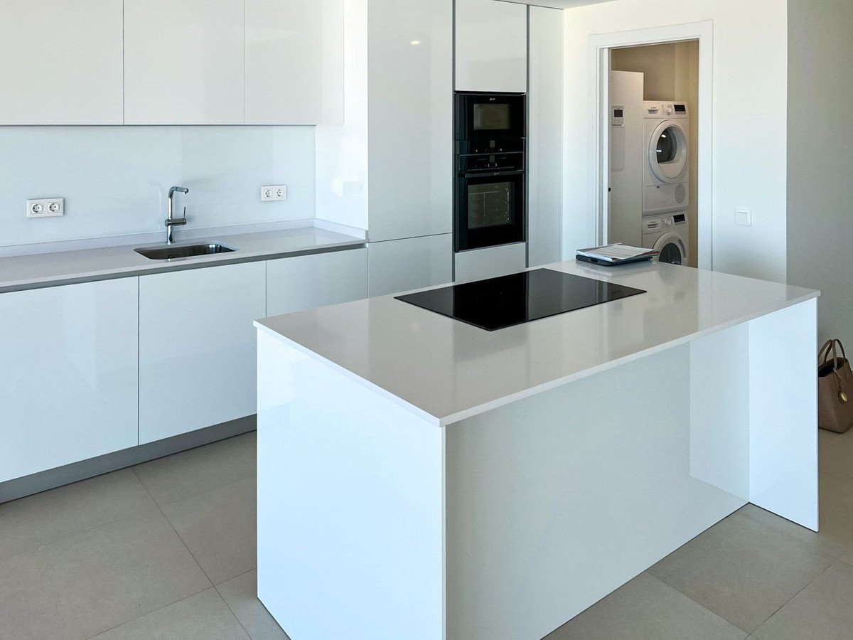 2 Bed Middle Floor Apartment in Calanova Golf