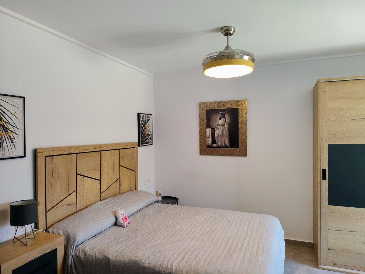 6 Bed Detached Villa in Los Montesinos