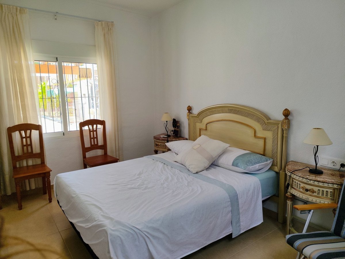 6 Bed Detached Villa in Los Montesinos