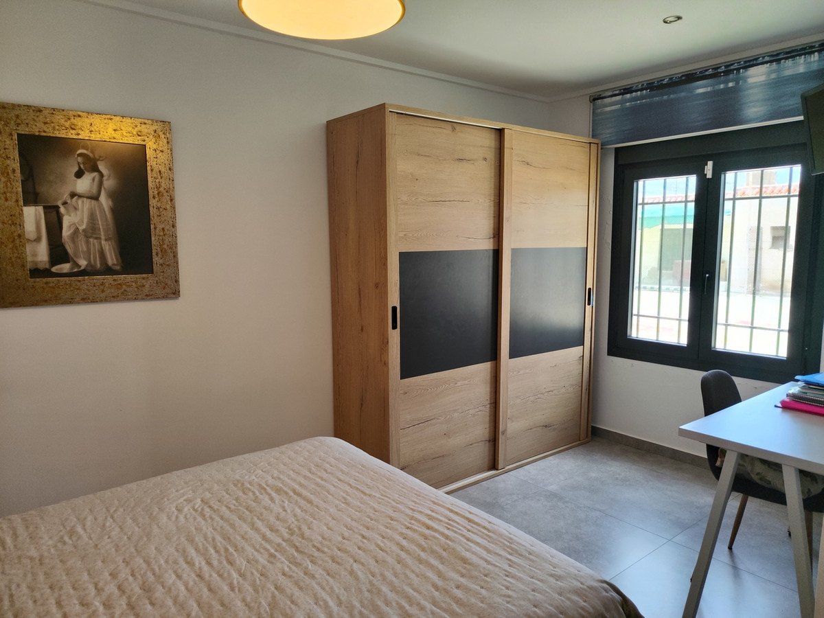 6 Bed Detached Villa in Los Montesinos