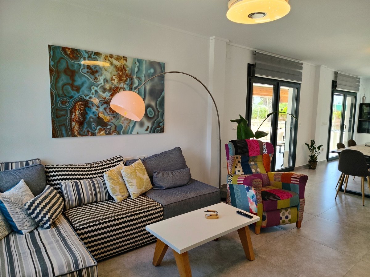 6 Bed Detached Villa in Los Montesinos
