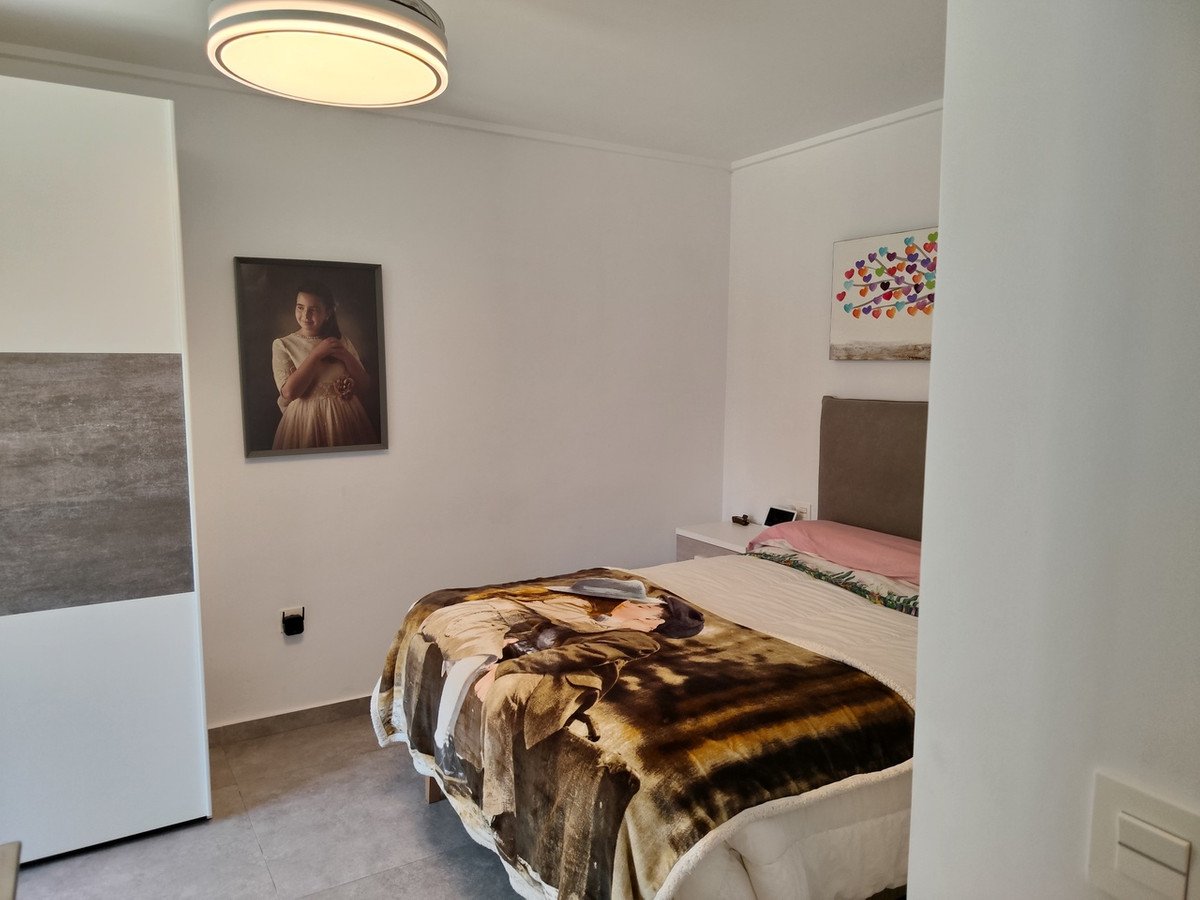 6 Bed Detached Villa in Los Montesinos
