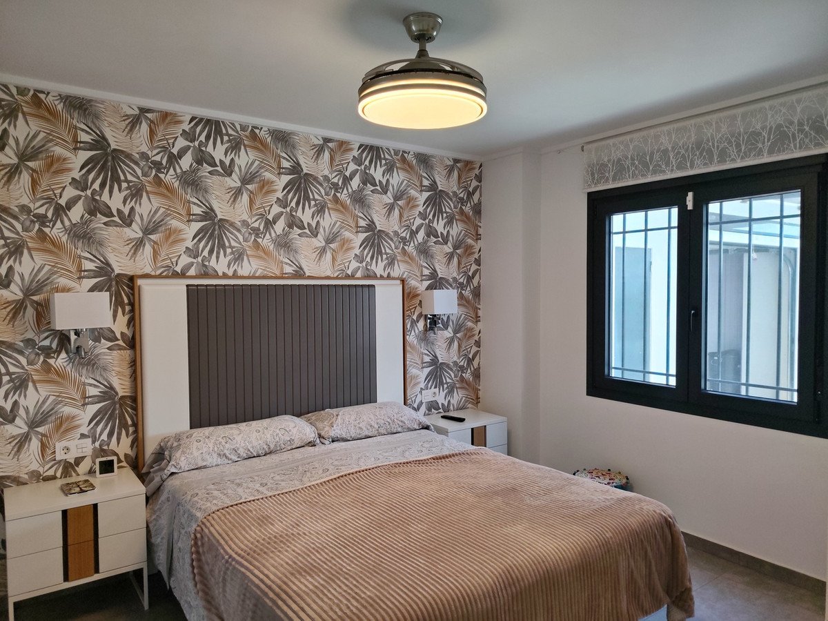 6 Bed Detached Villa in Los Montesinos