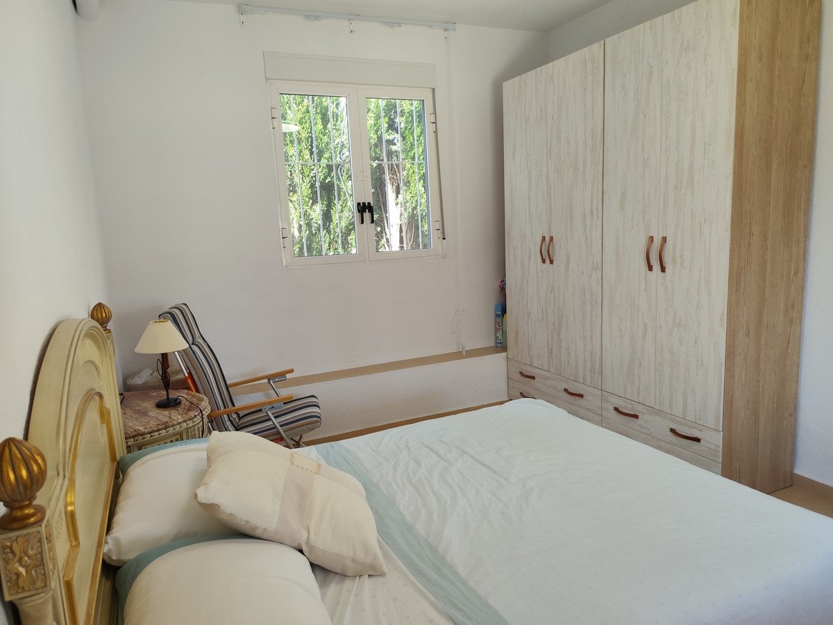 6 Bed Detached Villa in Los Montesinos