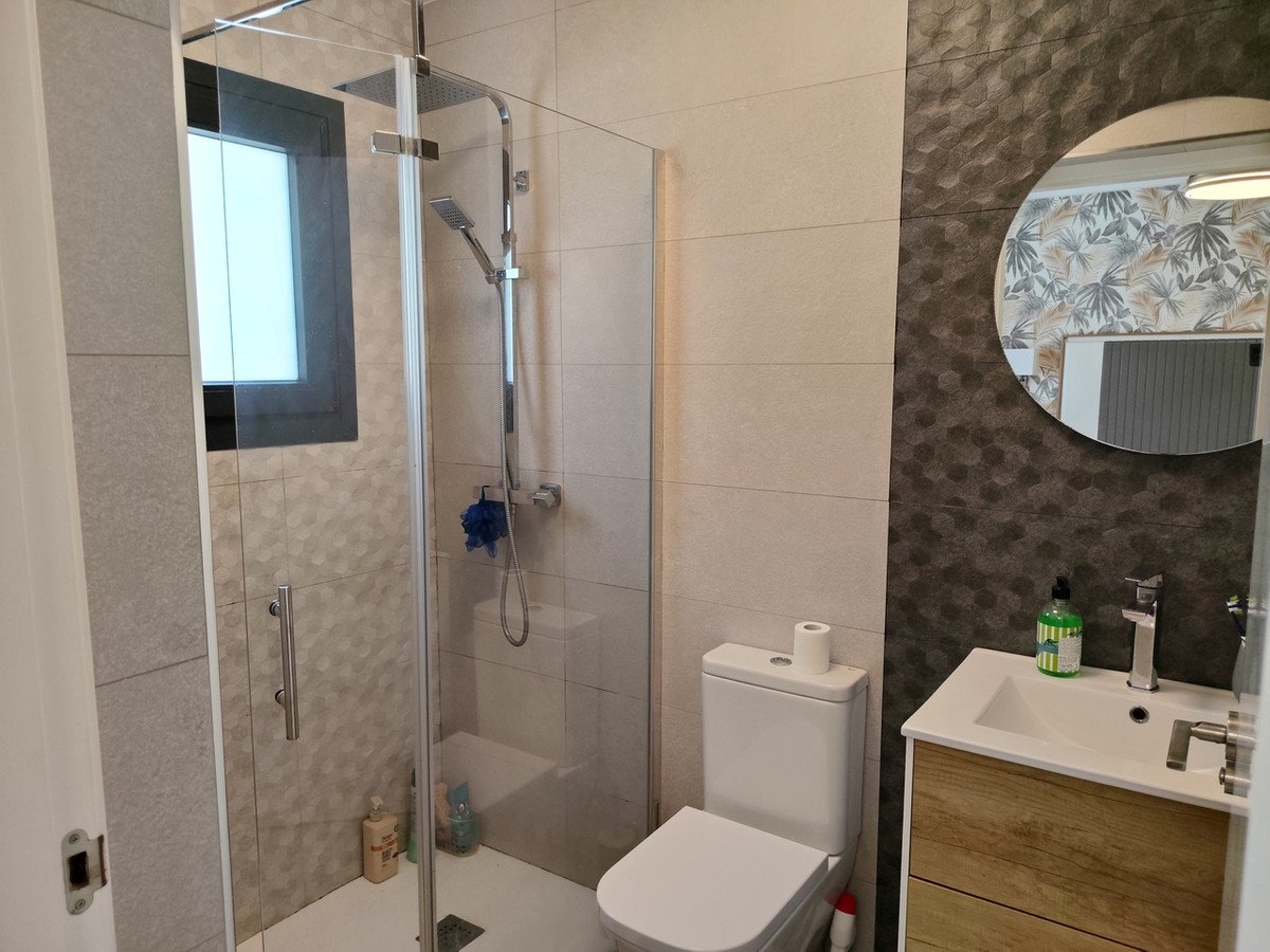 6 Bed Detached Villa in Los Montesinos