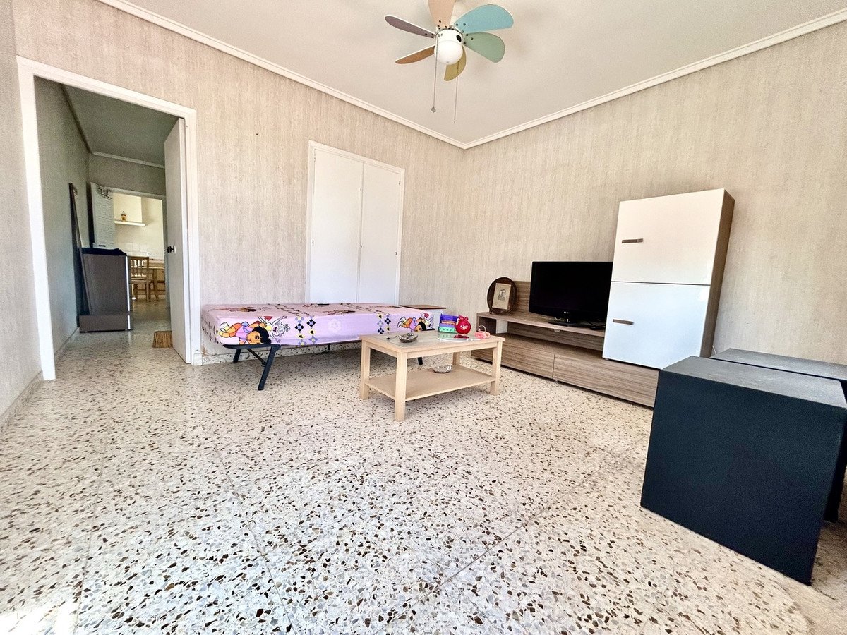 6 Bed Detached Villa in Los Montesinos