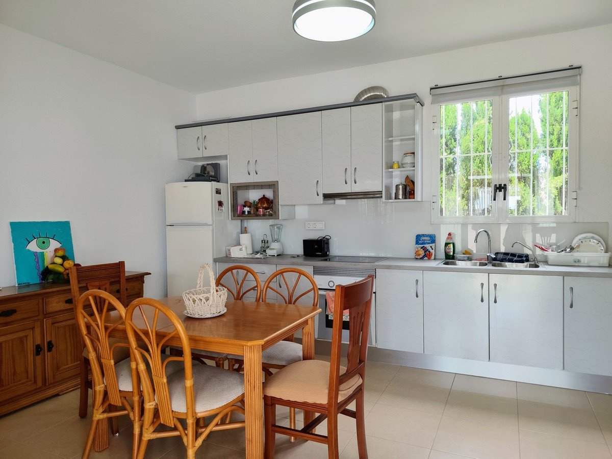 6 Bed Detached Villa in Los Montesinos