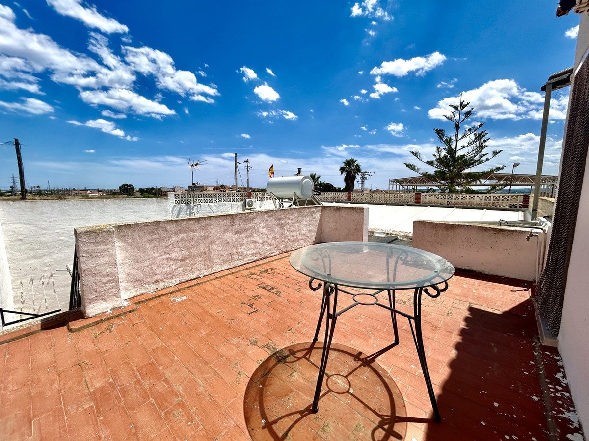 6 Bed Detached Villa in Los Montesinos
