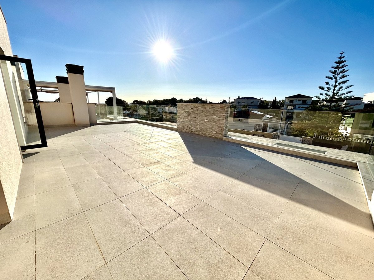 5 Bed Detached Villa in Los Balcones