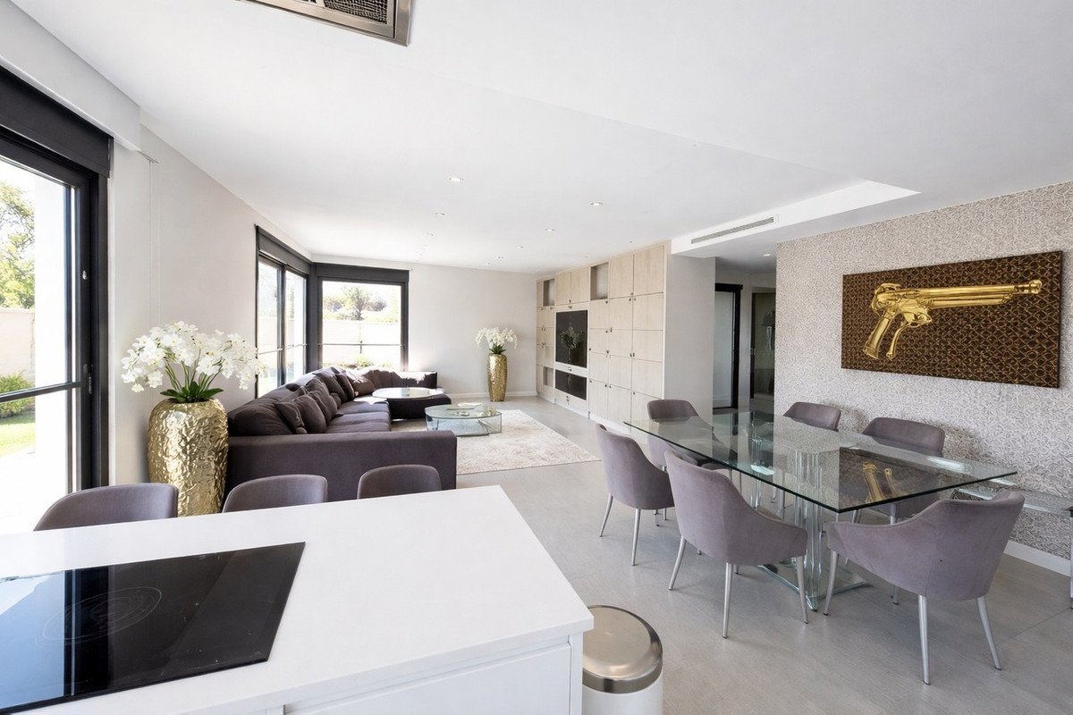 5 Bed Detached Villa in Los Balcones